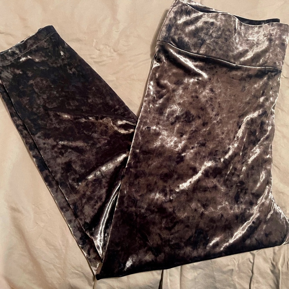Lou & Grey Velour Leggings